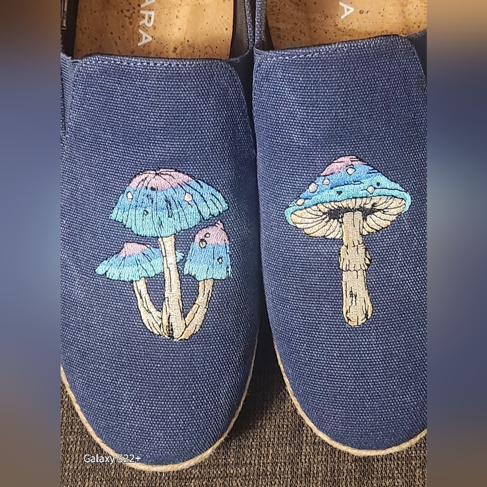 PATARA MEN,S BLUE SLIP-ON Shoes with Mushroom Embroidery Size 9. NWOT. - Picture 9 of 11